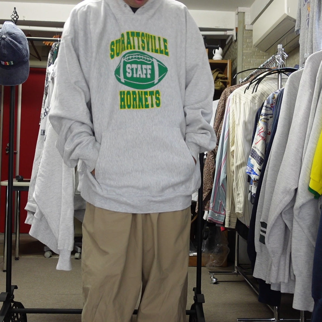 SURRATTSVILLE HORNETS STAFF グレー パーカー 着用 店主172cm 65kg