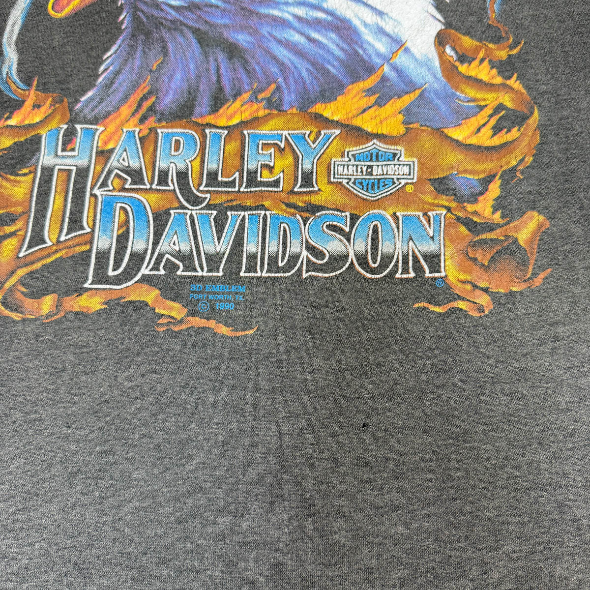 90's Harley-Davidson 3D Emblem 雷イーグル ダークグレー Tシャツ XL プリント下部のHARLEY DAVIDSONロゴと3D EMBLEM表記 その下の身頃に小穴