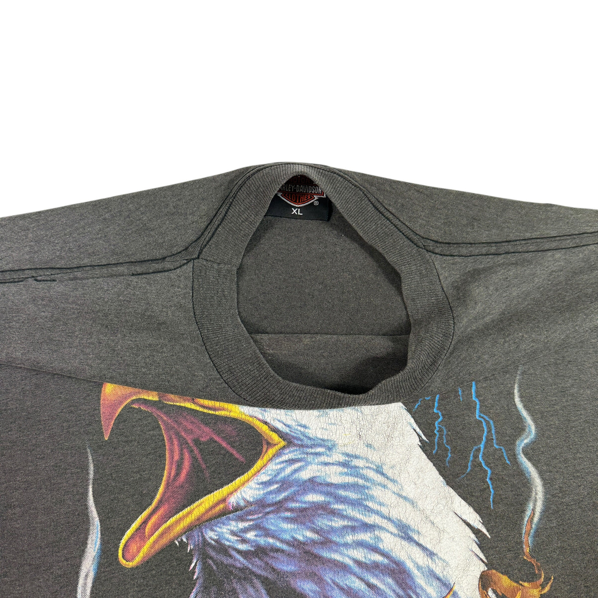 90's Harley-Davidson 3D Emblem 雷イーグル ダークグレー Tシャツ XL 首元とプリント上部 引き 首リブと黒地タグ
