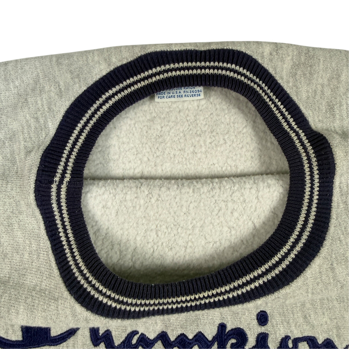 90's Champion リバースウィーブ スクリプトロゴ刺繍 ネイビー ラインリブ グレー スウェット XXL 首リブ（内側から）