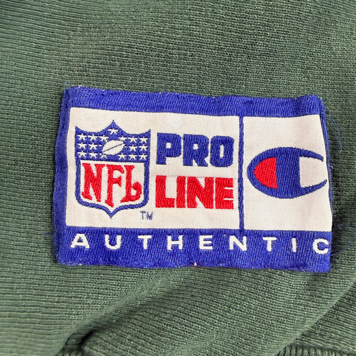 90's Champion リバースウィーブ NFL PRO LINE GREEN BAY PACKERS グリーン スウェット XXL NFL PRO LINE AUTHENTIC × Championパッチ（寄り）