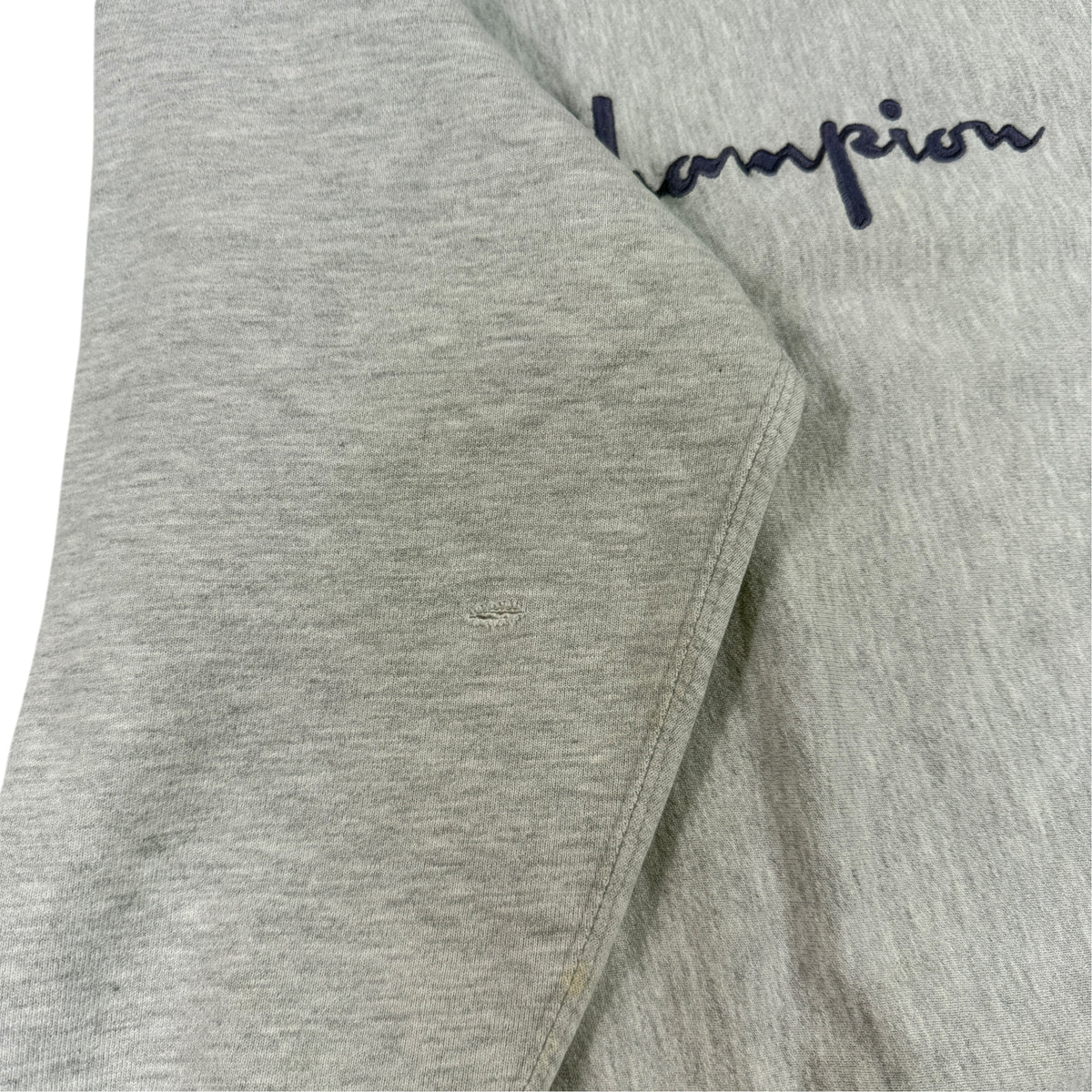 90's Champion リバースウィーブ スクリプトロゴ刺繍 ネイビー ラインリブ グレー スウェット M 袖の小さな穴（引き）
