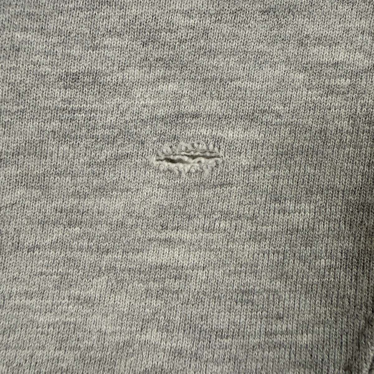 90's Champion リバースウィーブ スクリプトロゴ刺繍 ネイビー ラインリブ グレー スウェット M 袖の小さな穴（寄り）