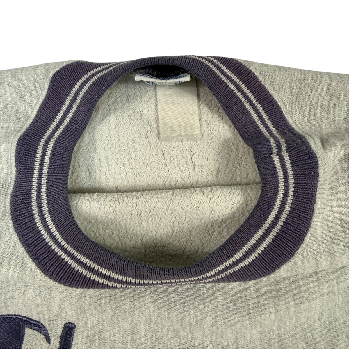 90's Champion リバースウィーブ スクリプトロゴ刺繍 ネイビー ラインリブ グレー スウェット M 首リブ（内側から）