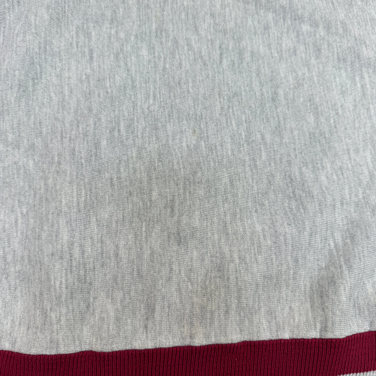 90's Champion リバースウィーブ スクリプトロゴ刺繍 エンジ ラインリブ グレー スウェット XL 前身頃の裾付近の薄いシミ
