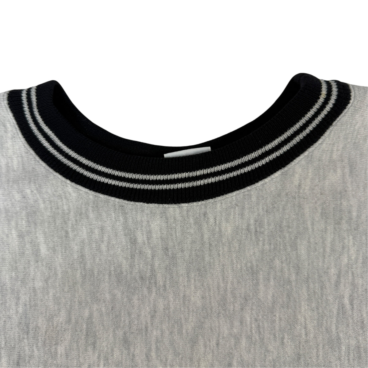 90's Champion リバースウィーブ スクリプトロゴ刺繍 ブラック ラインリブ グレー スウェット L 首リブのライン（前側）