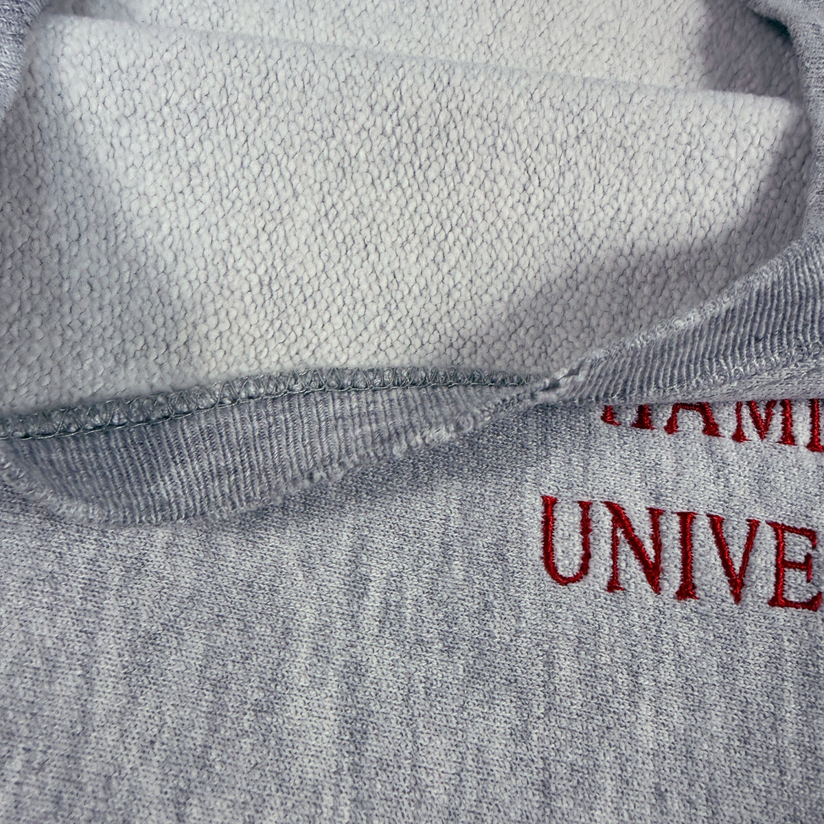 90's Champion リバースウィーブ HAMLINE UNIVERSITY 刺繍 グレー スウェット L 首リブの縫い目付近の擦れ・ほつれ