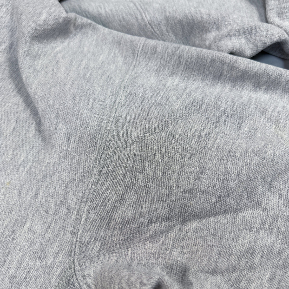 90's Champion リバースウィーブ HAMLINE UNIVERSITY 刺繍 グレー スウェット L 脇のリブ横の小さな穴（引き）