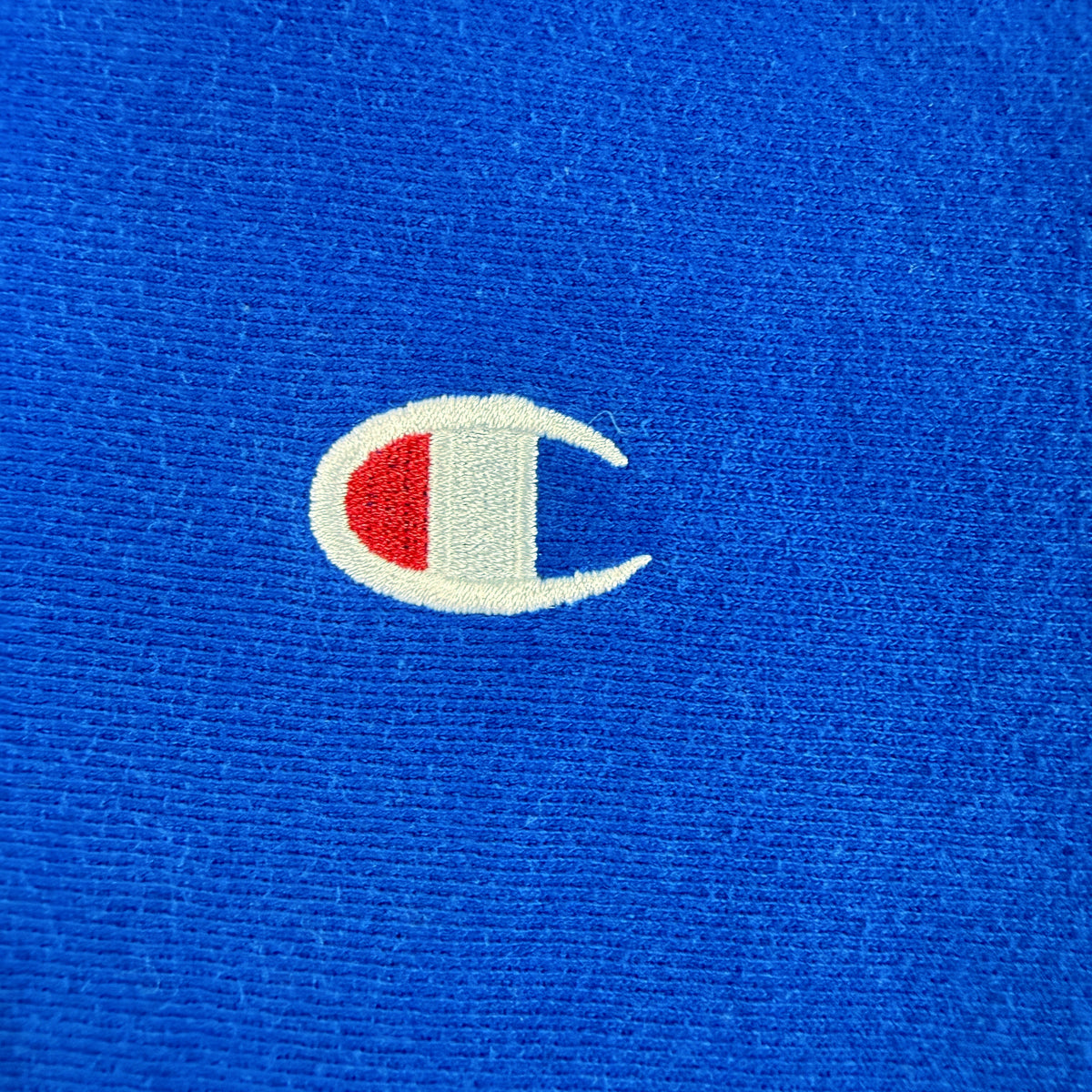 左胸の Cロゴ刺繍 寄り
