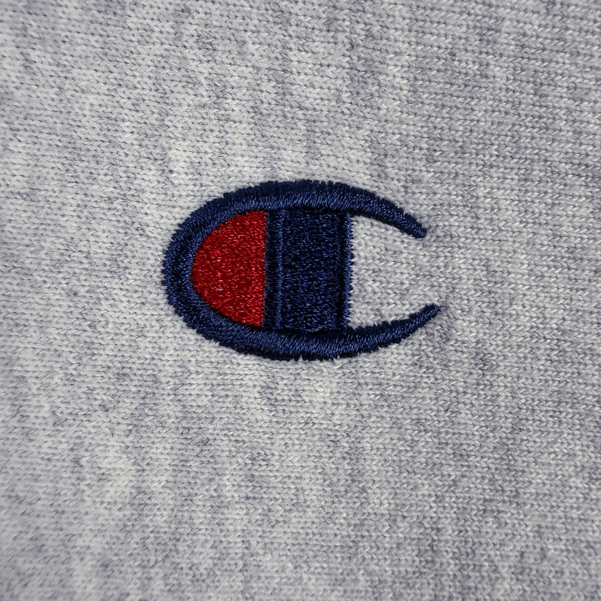 左胸の Cロゴ刺繍 寄り