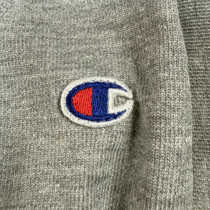 左袖の Champion Cロゴ刺繍