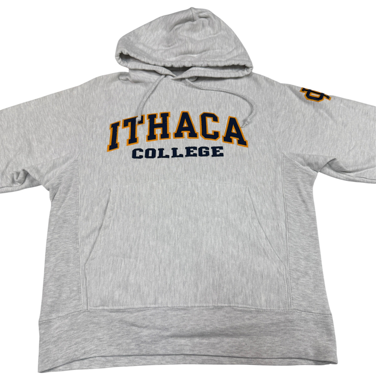 胸の ITHACA COLLEGE アップリケ 上半身