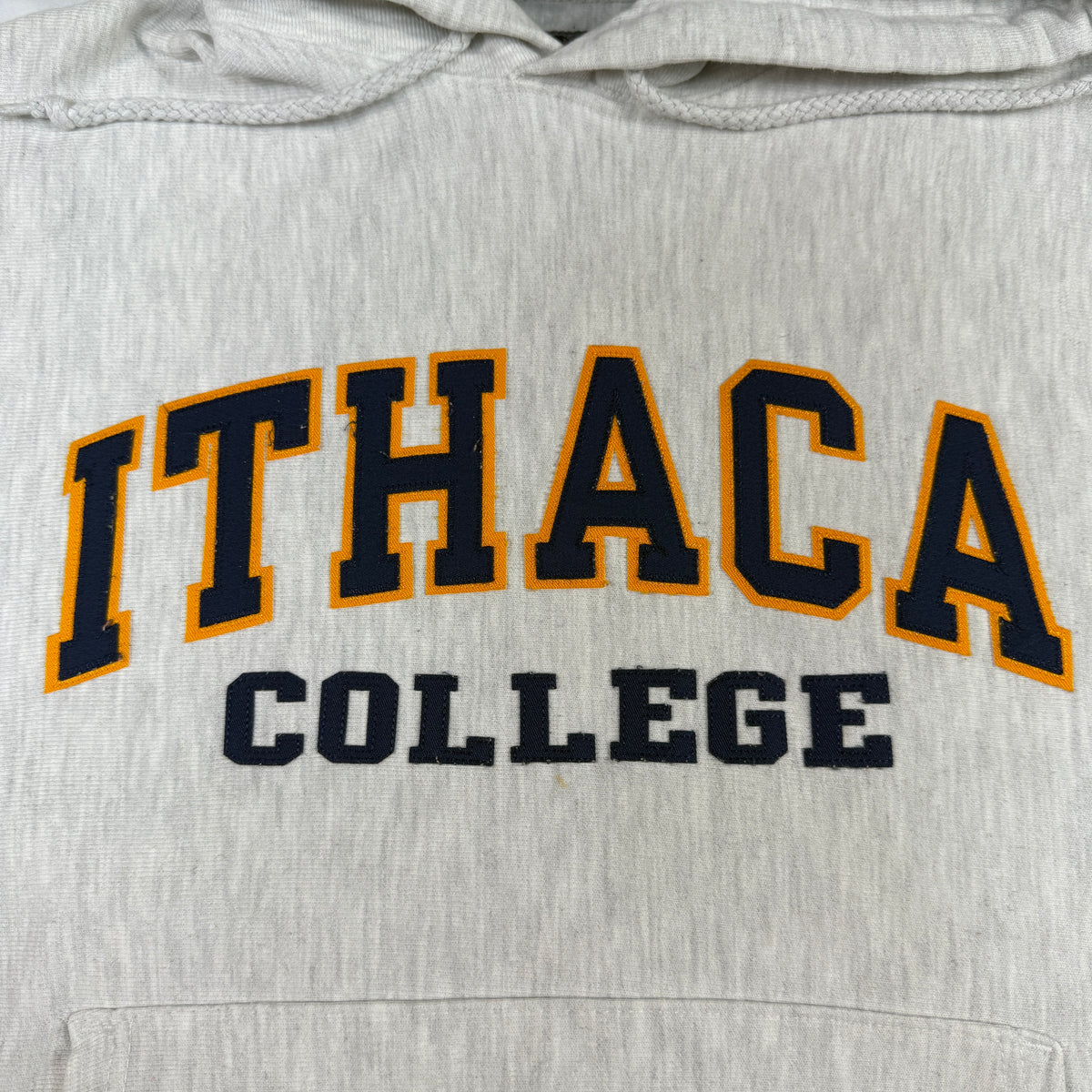 ITHACA COLLEGE 布アップリケ 寄り