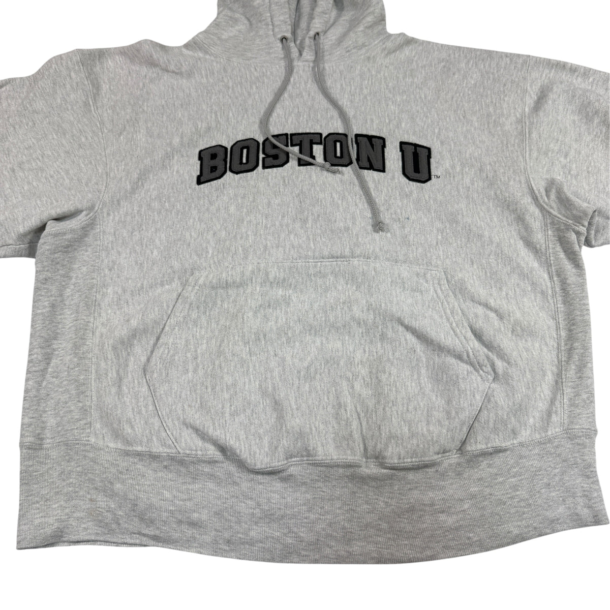 胸の BOSTON U アップリケ 上半身