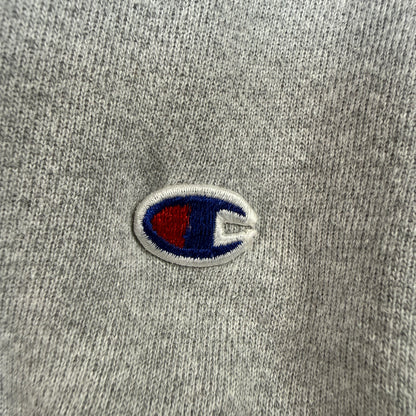 左袖の Champion Cロゴ刺繍