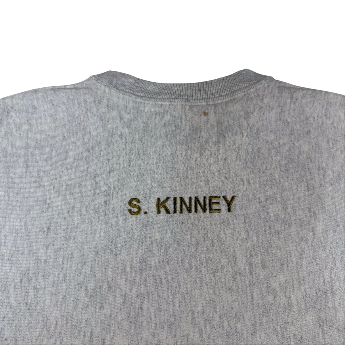 背中の S. KINNEY 名前刺繍