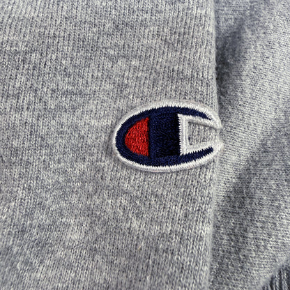 左袖の Champion Cロゴ刺繍