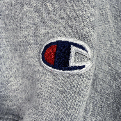 左袖の Champion Cロゴ刺繍
