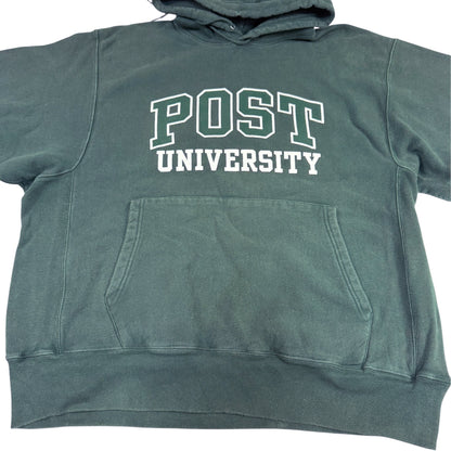 胸の POST UNIVERSITY プリント 上半身