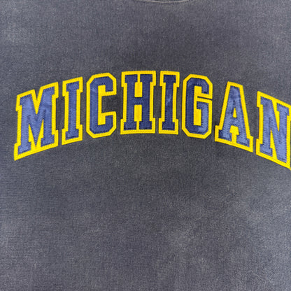 胸のMICHIGANのアップリケ 寄り
