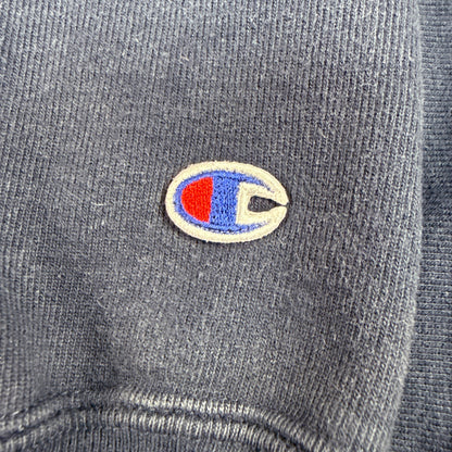 左袖のChampion Cロゴ刺繍 寄り
