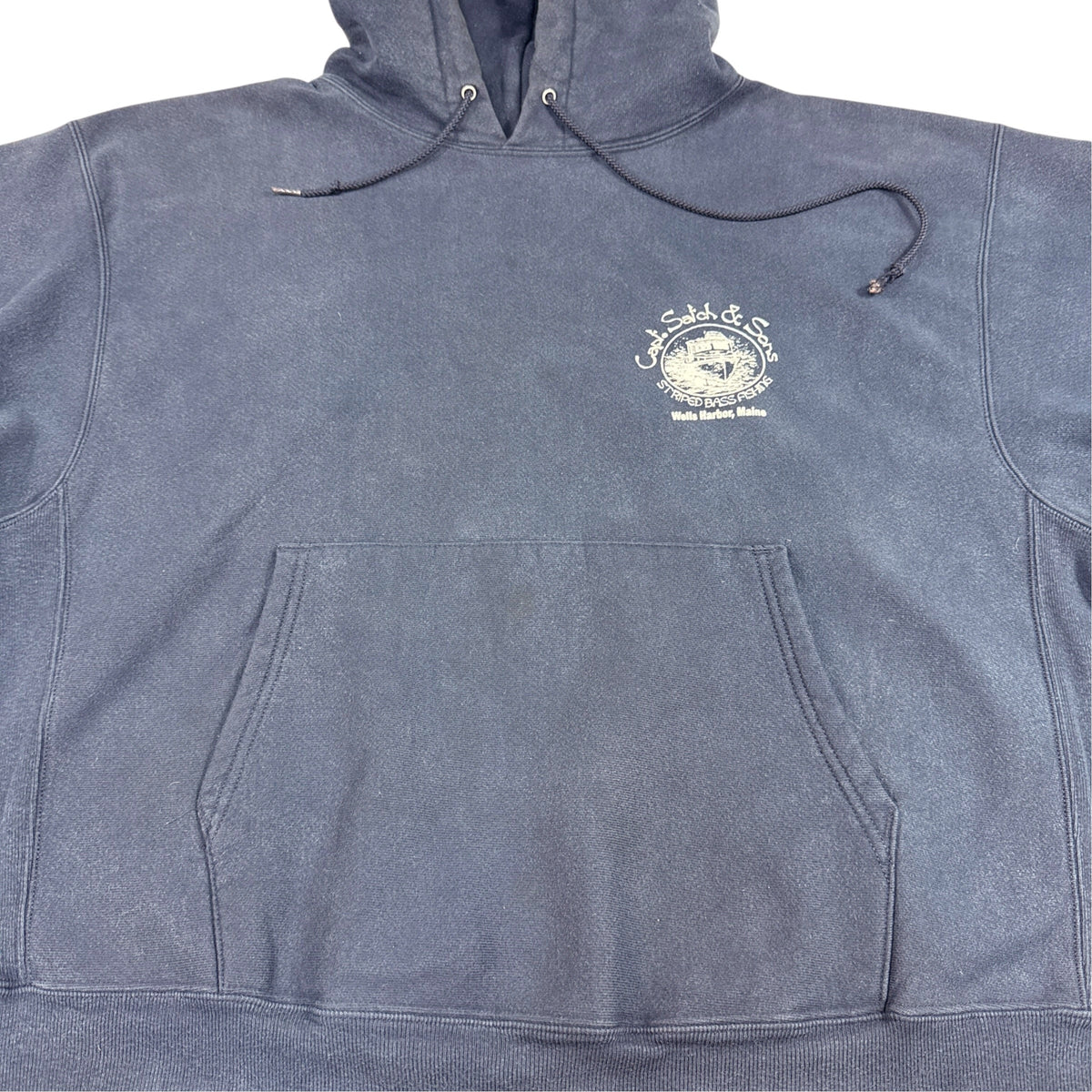 正面 上半身 左胸の Capt. Satch & Sons プリント