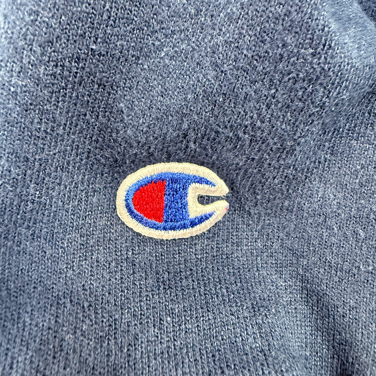 左袖の Champion Cロゴ刺繍