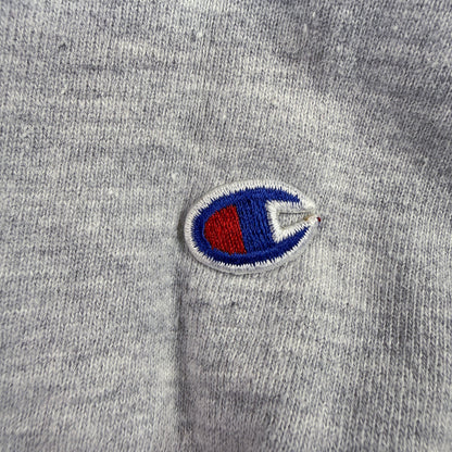 左袖の Champion Cロゴ刺繍