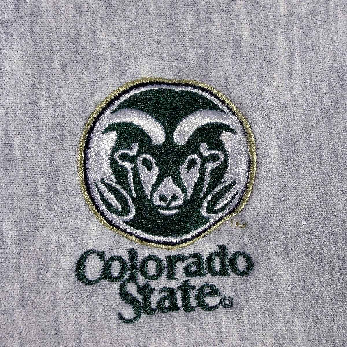 Colorado State と雄羊のマークの刺繍 寄り