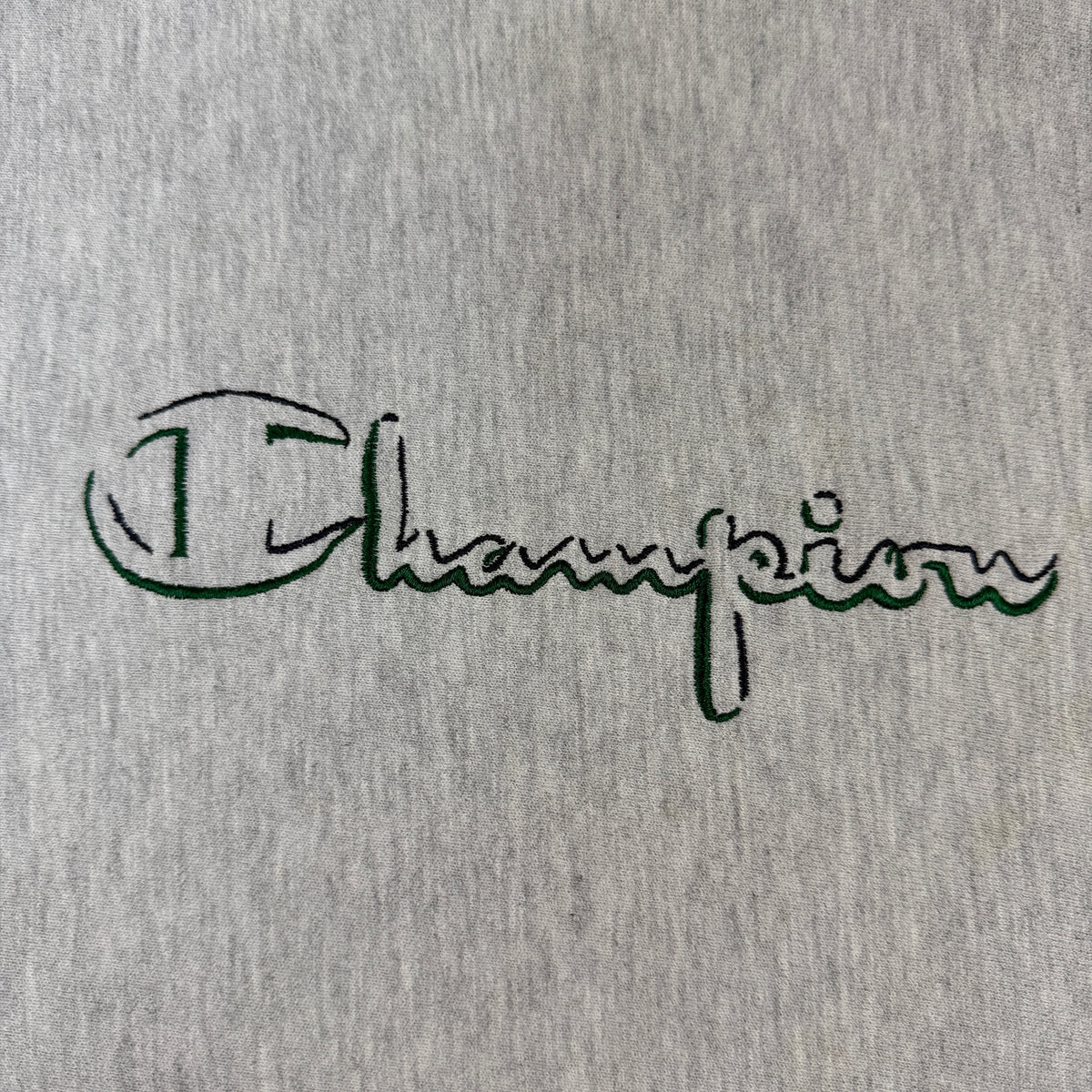 Champion スクリプトロゴ刺繍 アップ