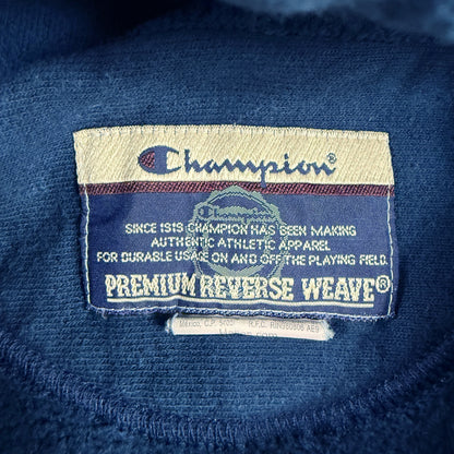 首元の Champion PREMIUM REVERSE WEAVE タグ