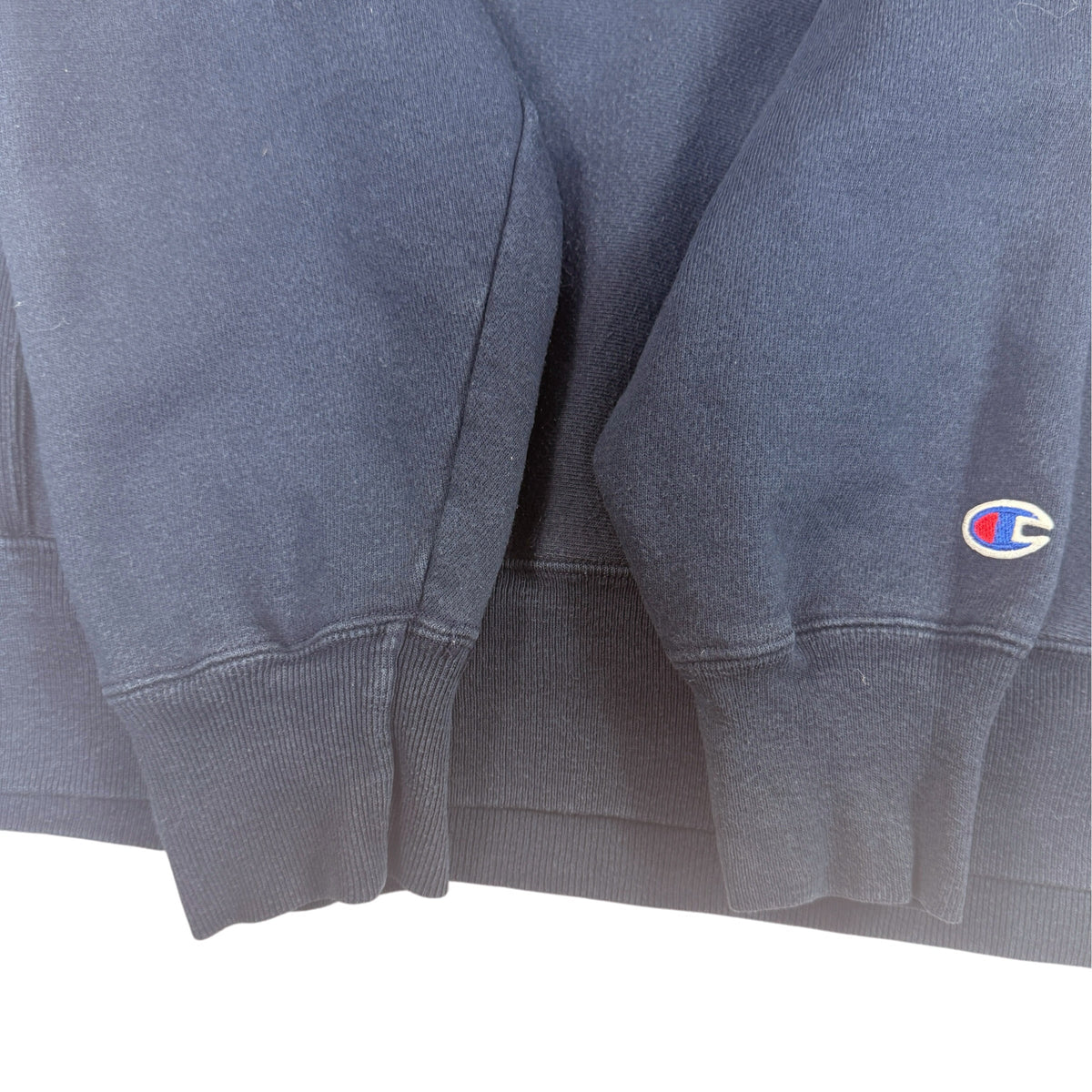 左袖の Champion Cロゴ刺繍