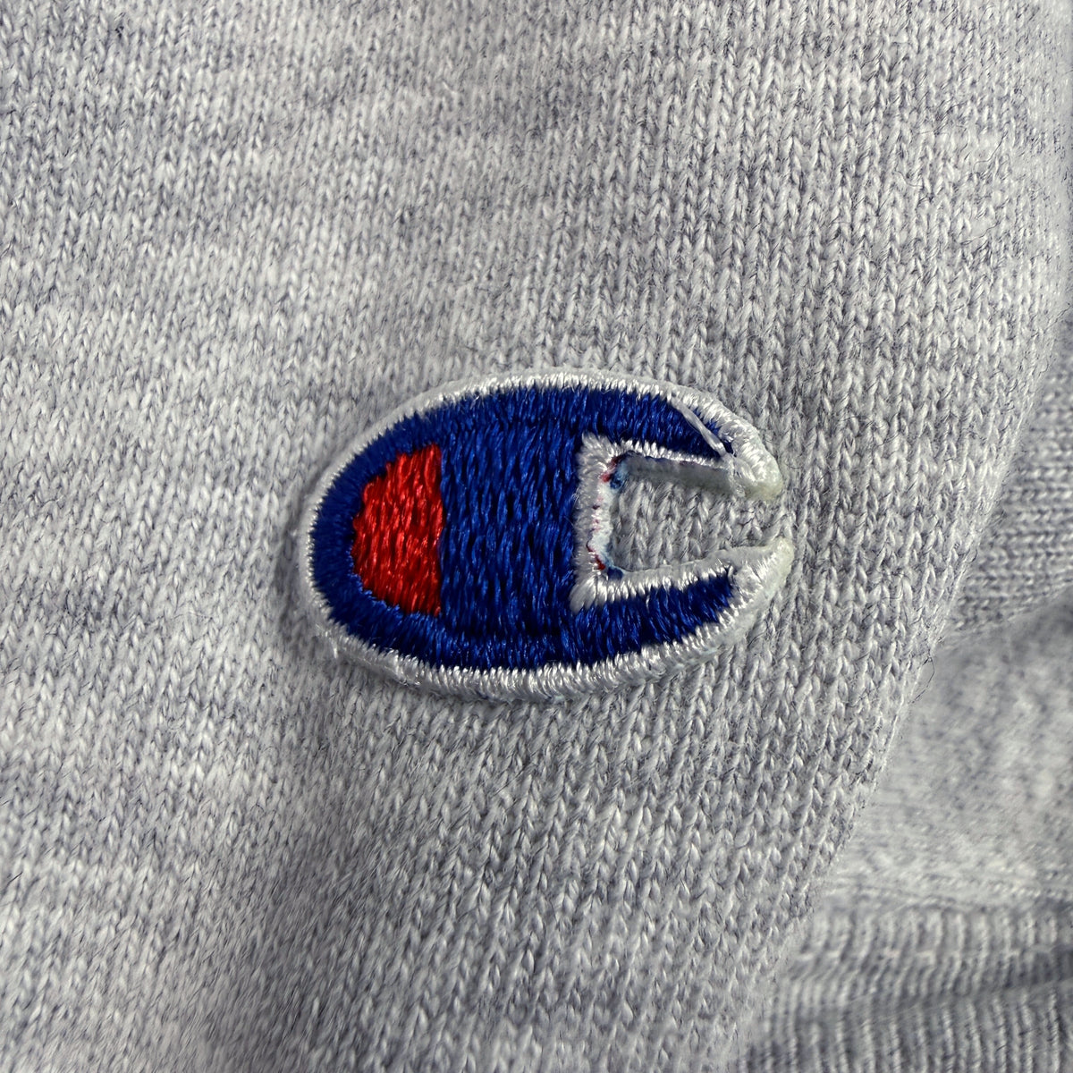 Cロゴ刺繍 寄り