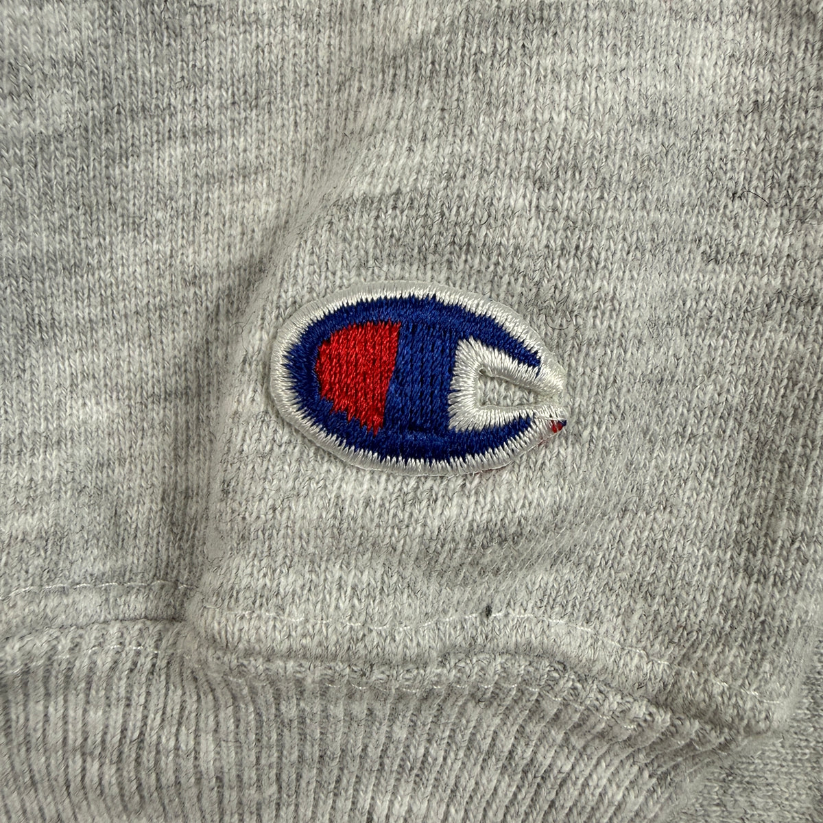 Cロゴ刺繍 寄り
