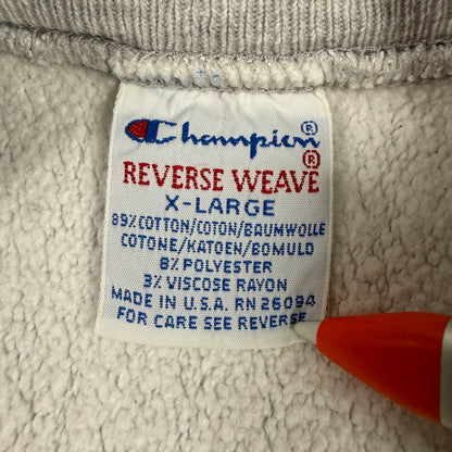 首元の Champion REVERSE WEAVE 刺繍タグ X-LARGE MADE IN U.S.A.