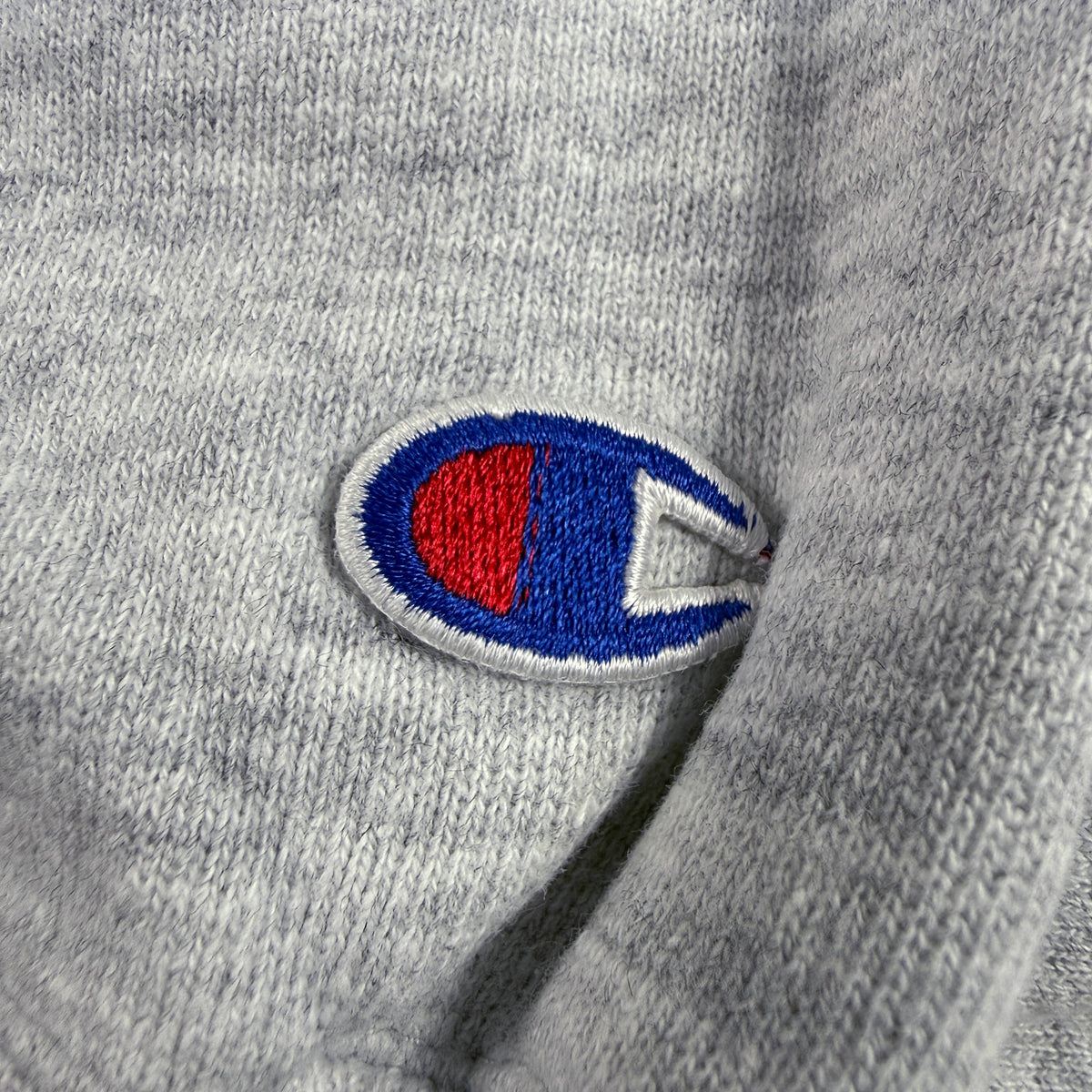 Cロゴ刺繍 寄り