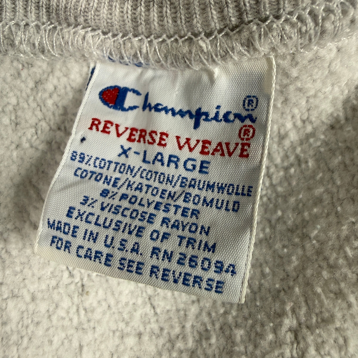 首元の Champion REVERSE WEAVE 刺繍タグ X-LARGE MADE IN U.S.A.