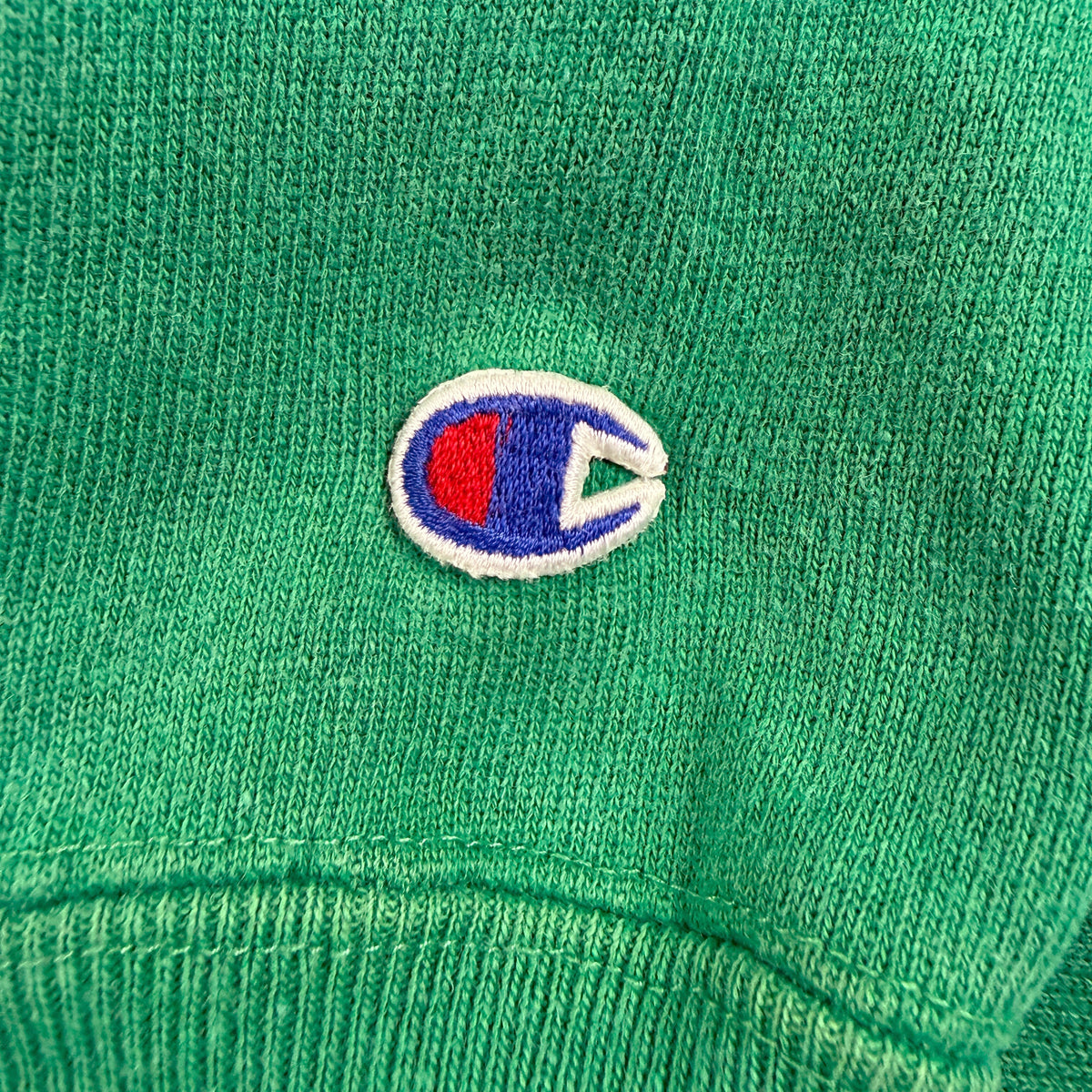 左袖のCロゴ刺繍 拡大