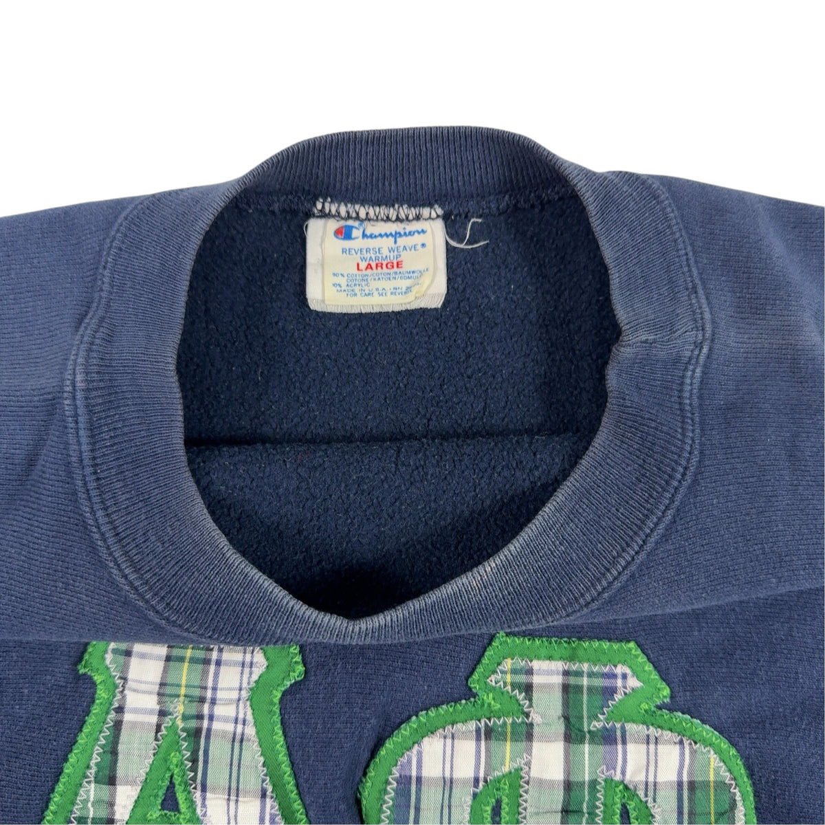 首元の Champion REVERSE WEAVE プリントタグ 引き