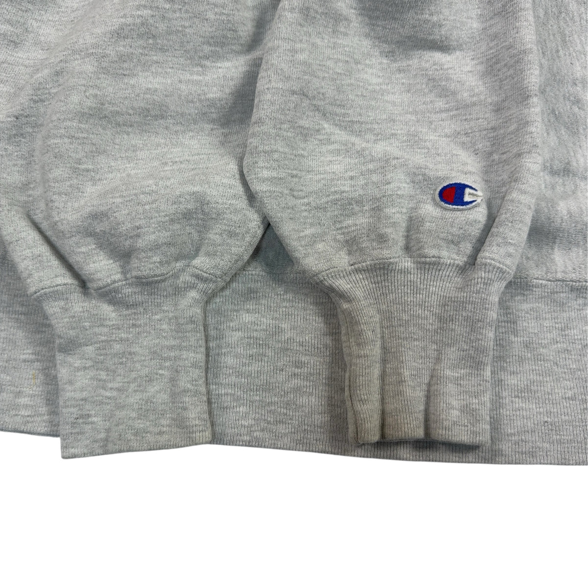 袖口と左袖のCロゴ刺繍