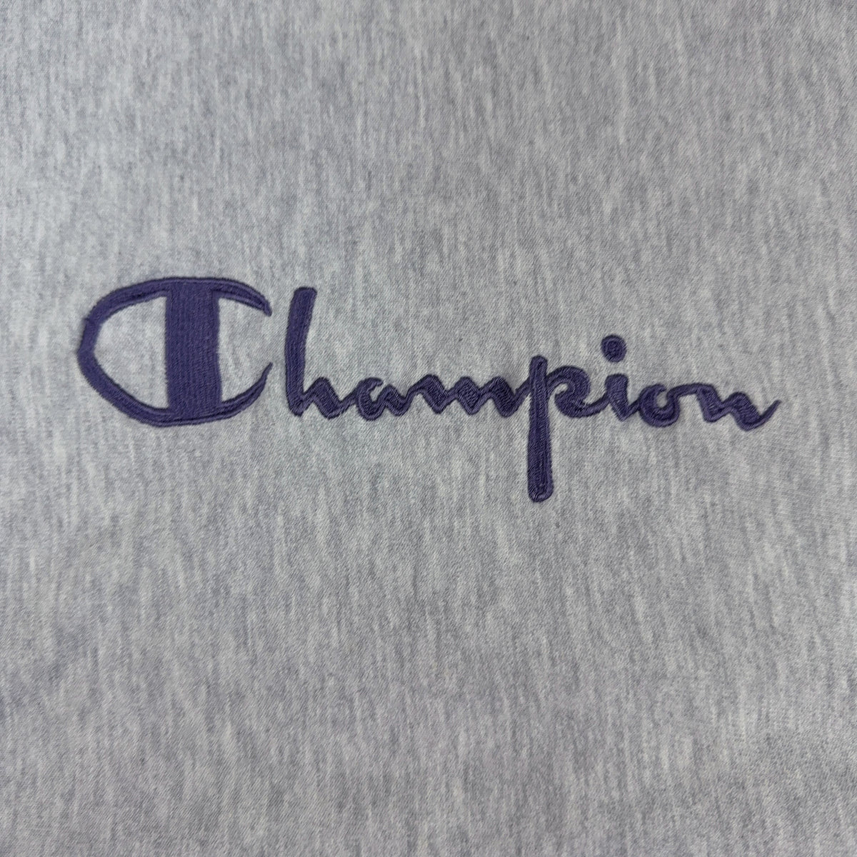 Champion スクリプトロゴ刺繍 寄り