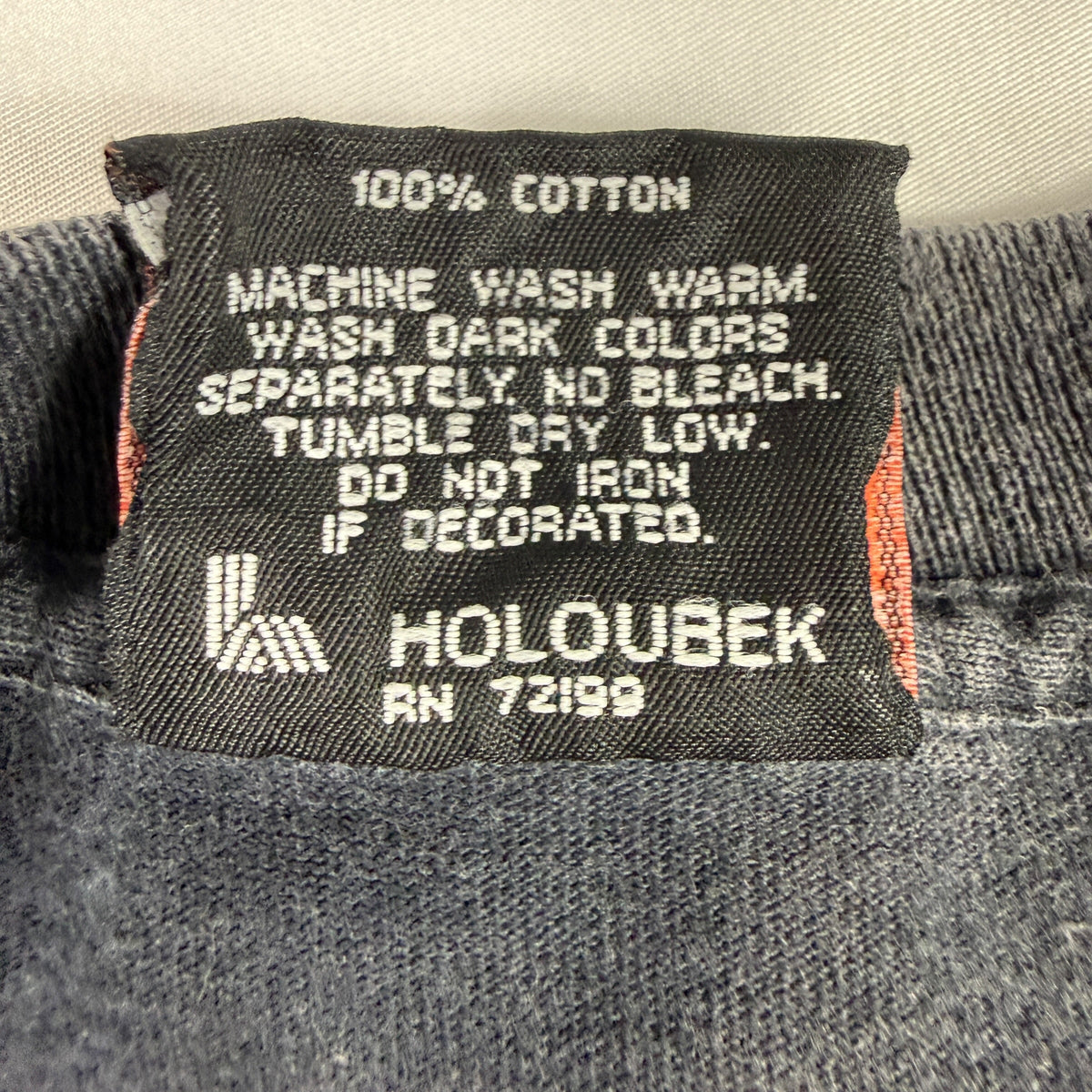 同Tシャツ HOLOUBEKケアタグ寄り