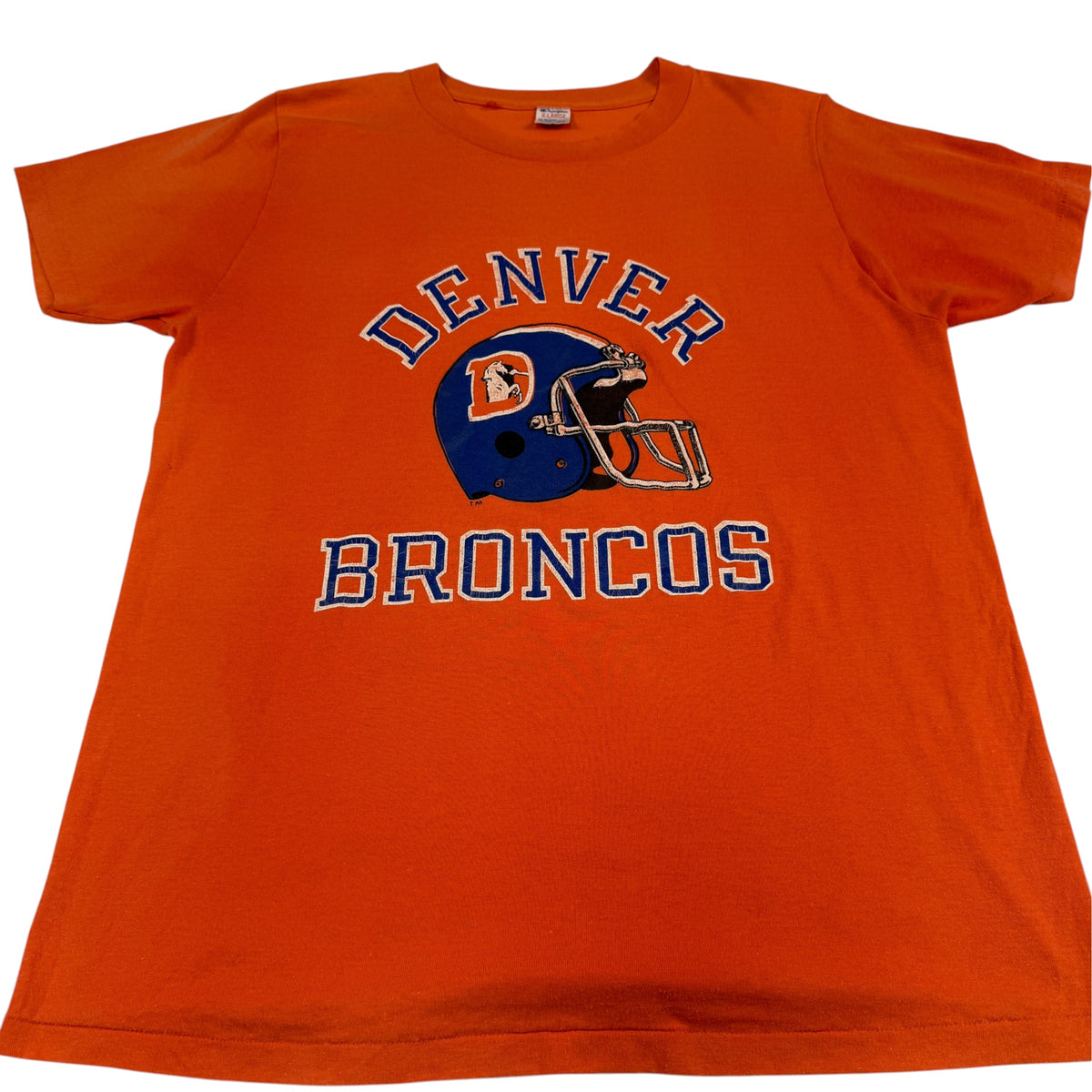 80's Champion DENVER BRONCOS Tシャツ 正面（斜めから）