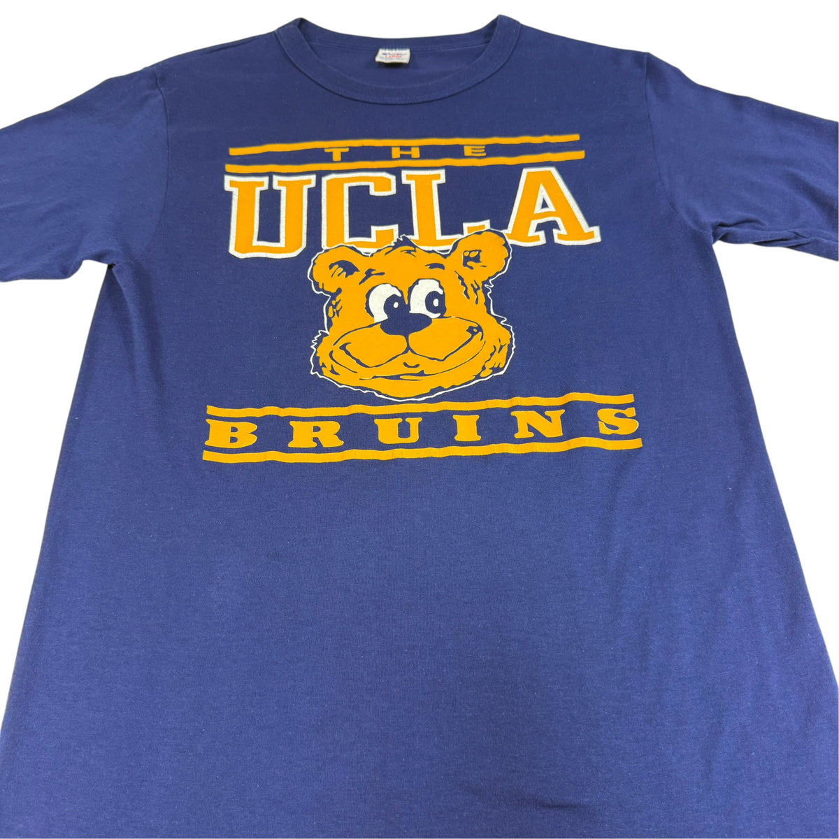 80's Champion UCLA BRUINS Tシャツ 正面（斜めから）