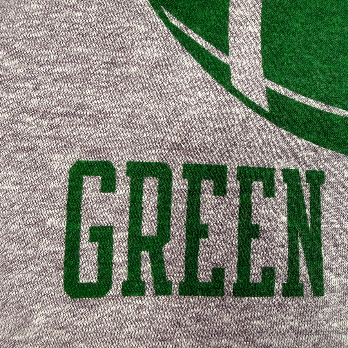 GREEN の文字 染み込みプリント超寄り