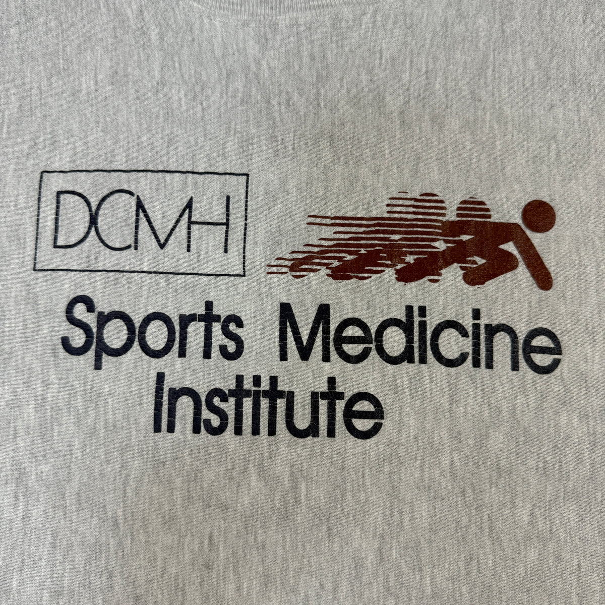 DCMH Sports Medicine Instituteプリントの超寄り 黒とえんじの2色