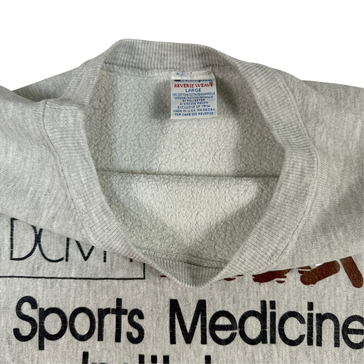 首元のChampion REVERSE WEAVE刺繍タグ 引き