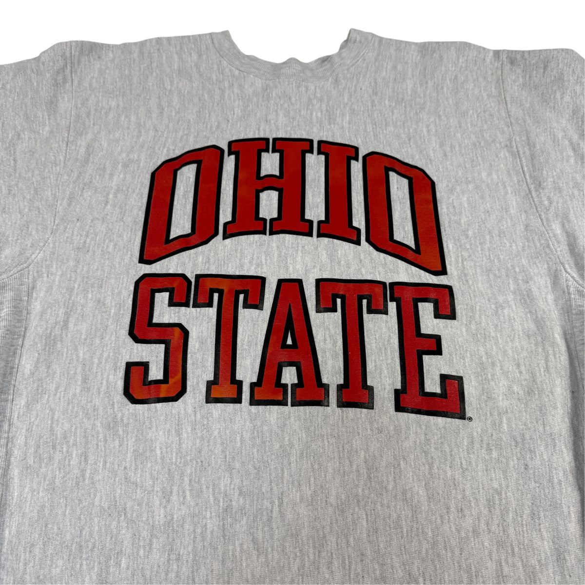 胸のOHIO STATE 2段アーチプリント 寄り