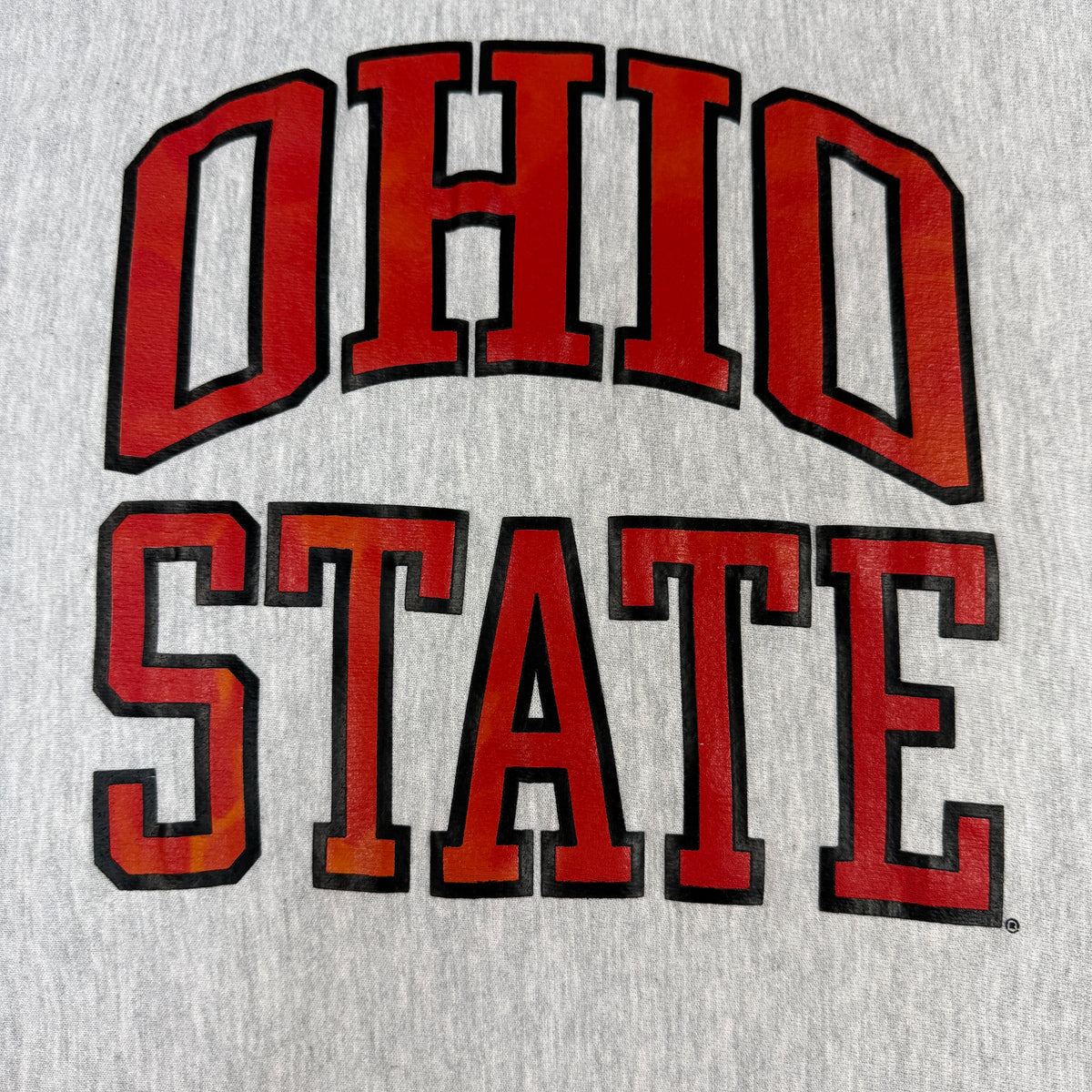 OHIO STATEプリントの超寄り レッド〜オレンジの色ムラ