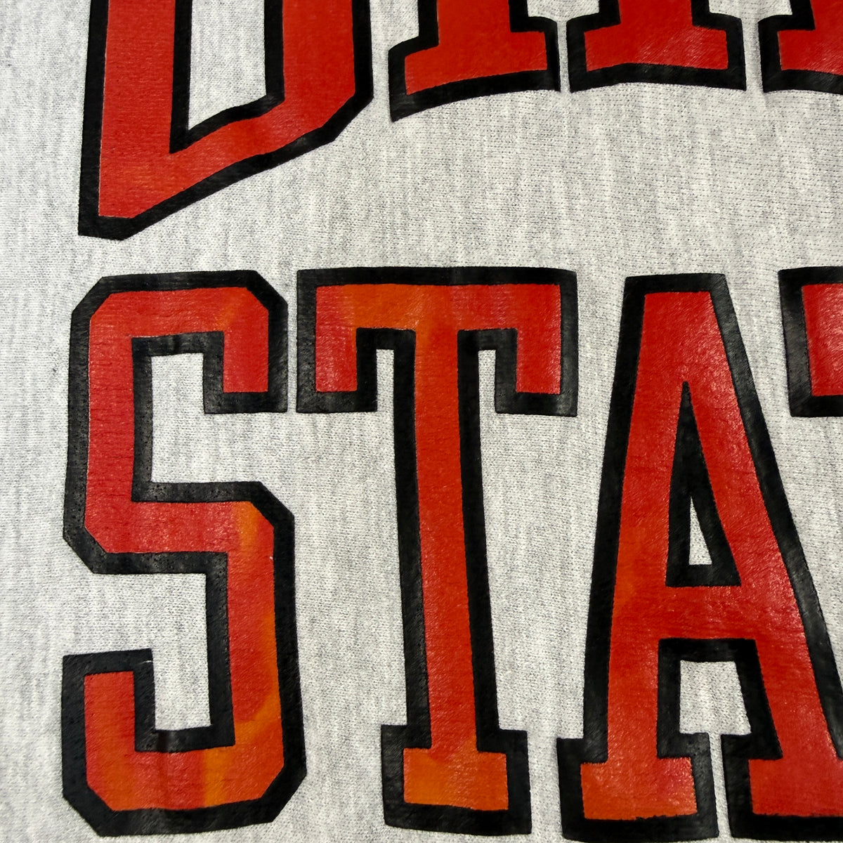 OHIO STATEプリントの超寄り ブラックの縁取り